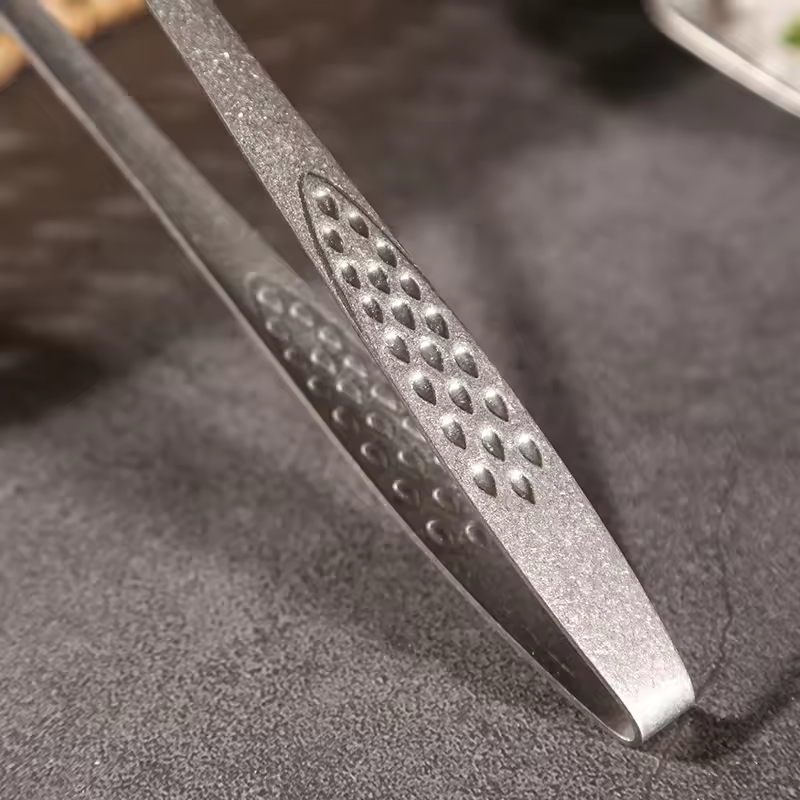 Retro Classic Style Multifunction 28cm Restaurant Hotel Stainless Steel 304 Oil Filter Hole Serving Bread Baking Tongs Clip