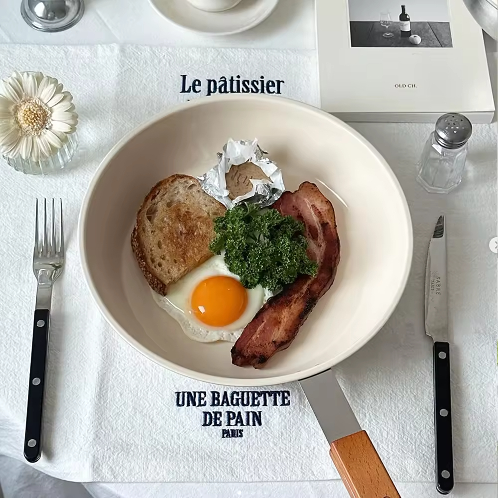 Custom Modern Kitchen Cream Three Layer Bottom Ceramic Glaze Paint Non Stick Stainless Steel 304 Frying Skillet Pan with Lid