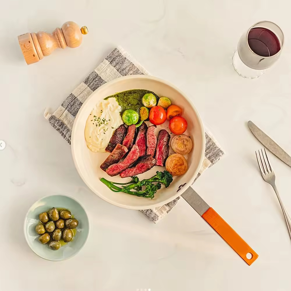 Custom Modern Kitchen Cream Three Layer Bottom Ceramic Glaze Paint Non Stick Stainless Steel 304 Frying Skillet Pan with Lid