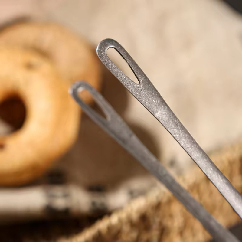 Retro Classic Style Multifunction 28cm Restaurant Hotel Stainless Steel 304 Oil Filter Hole Serving Bread Baking Tongs Clip